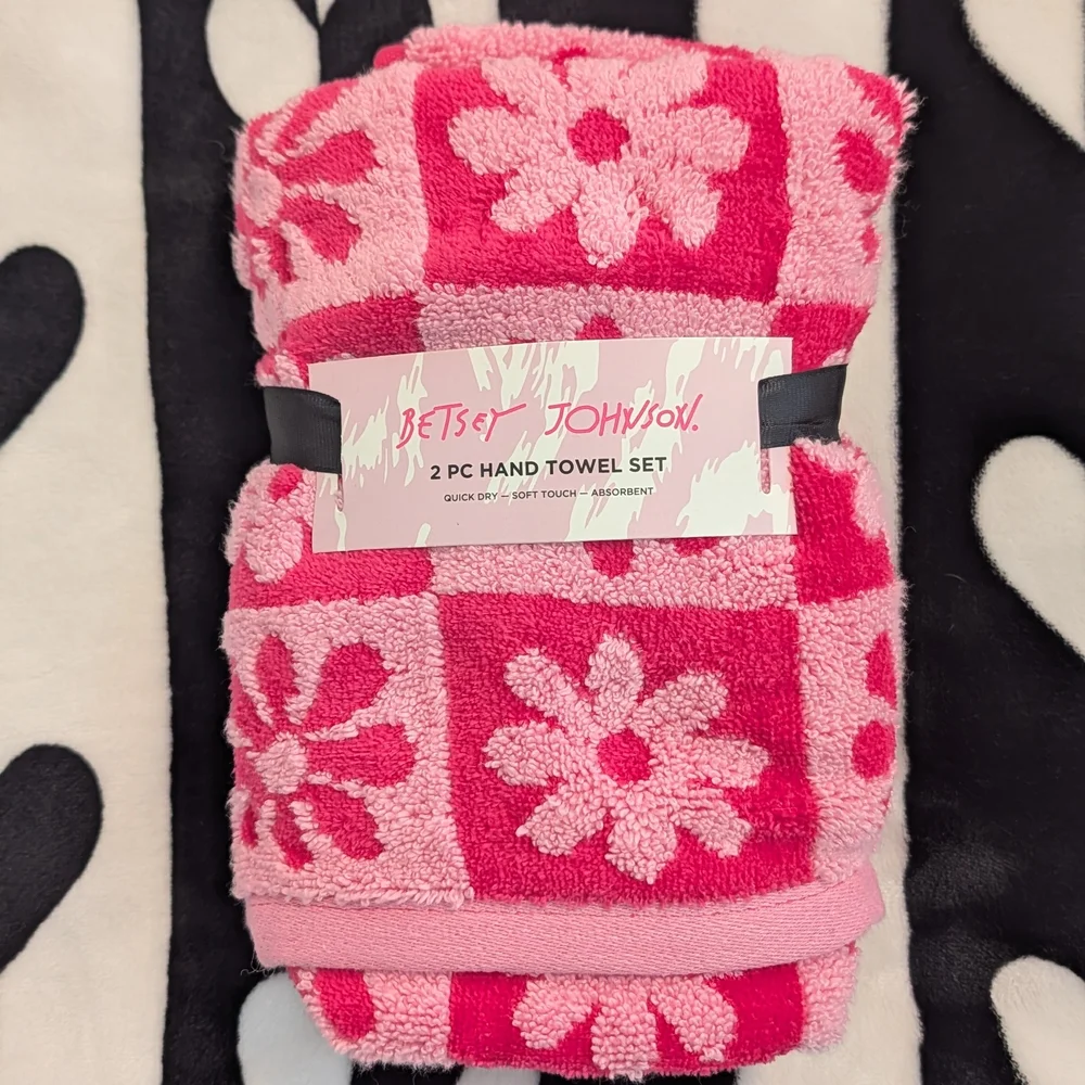 Betsey Johnson Pink Floral Hand Towel Set